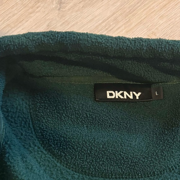 Vintage DKNY Fleece - Picture 2 of 3
